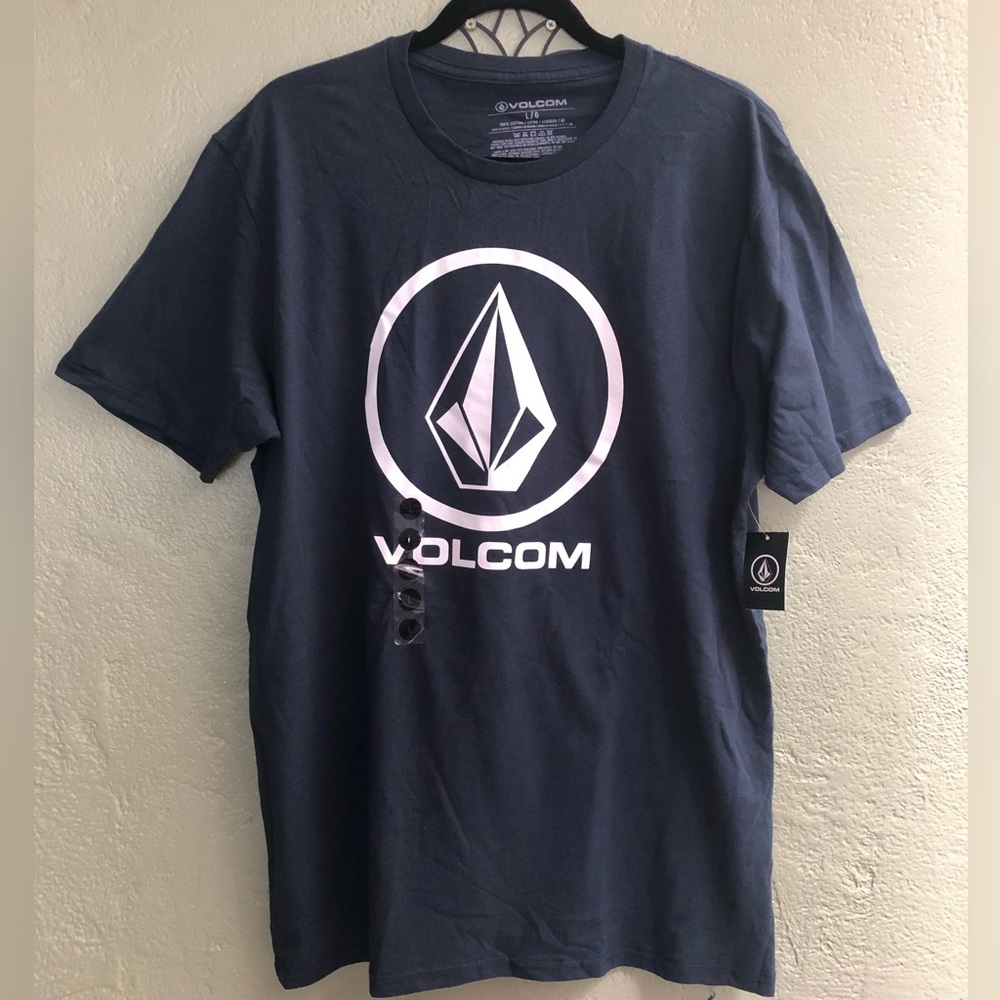 Men’s Volcom shirt
